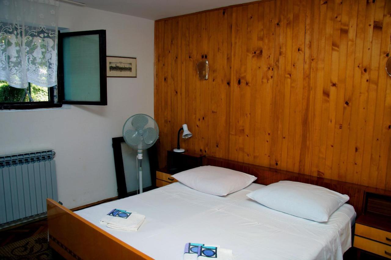 Apartments Valerija Supetar Ngoại thất bức ảnh