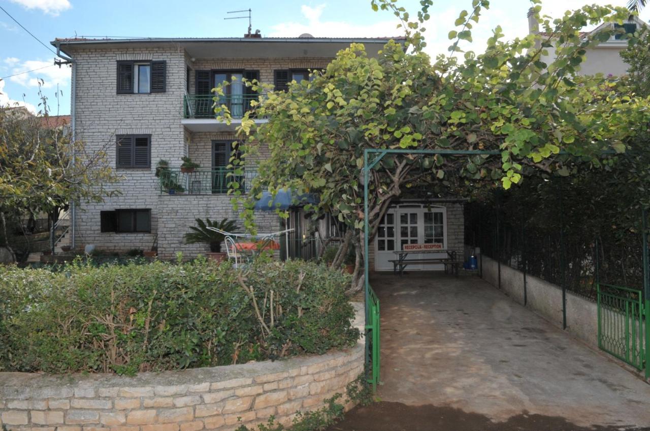 Apartments Valerija Supetar Ngoại thất bức ảnh