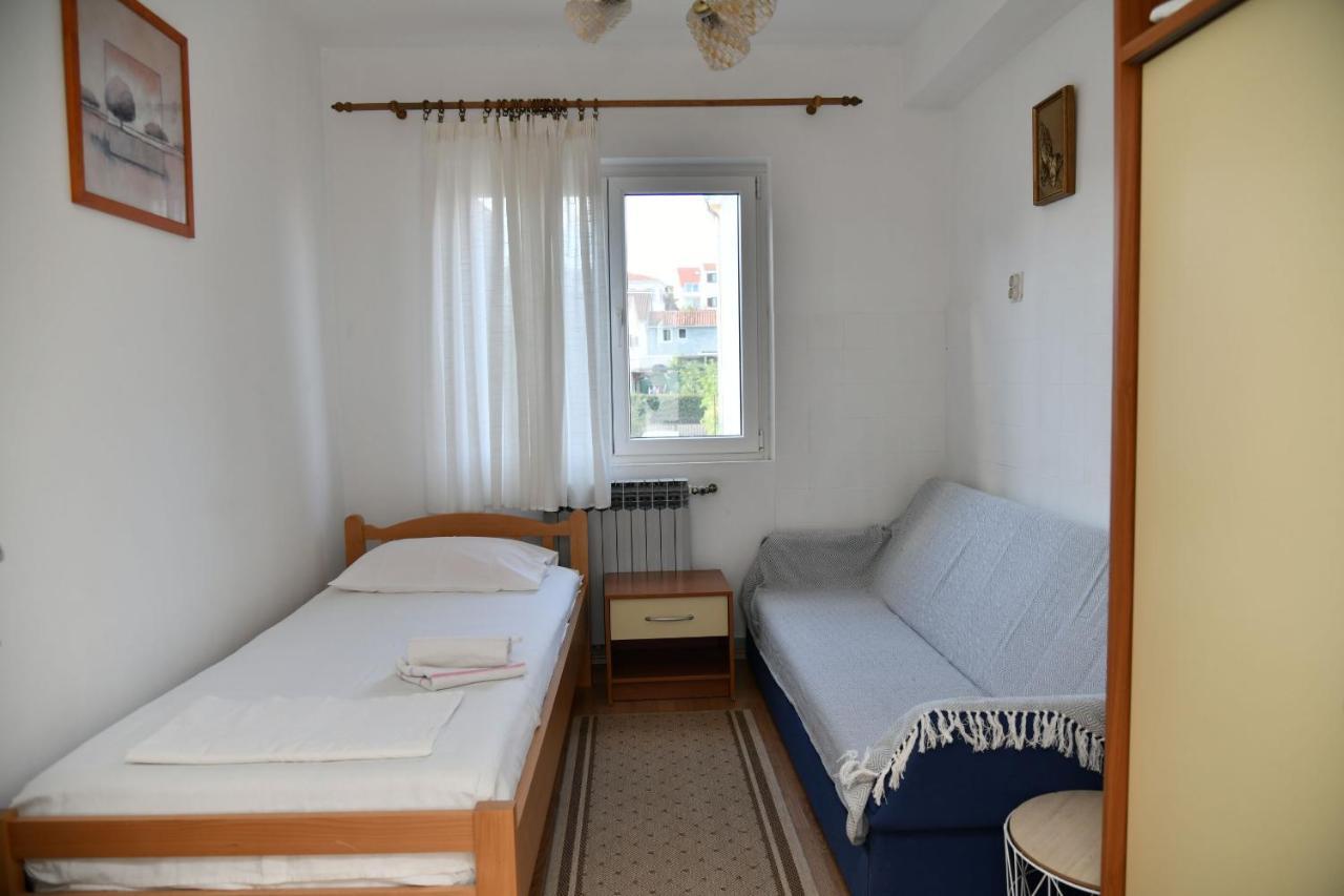 Apartments Valerija Supetar Ngoại thất bức ảnh