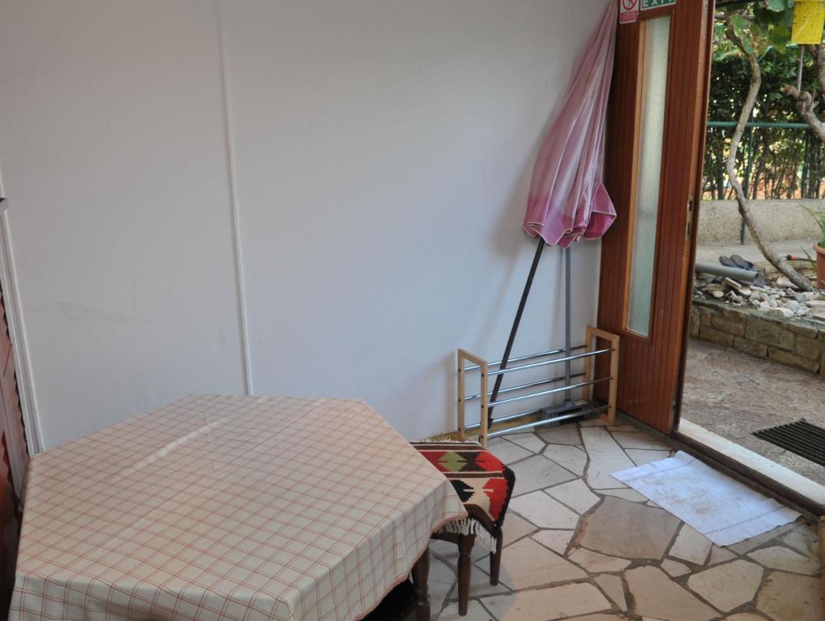 Apartments Valerija Supetar Ngoại thất bức ảnh