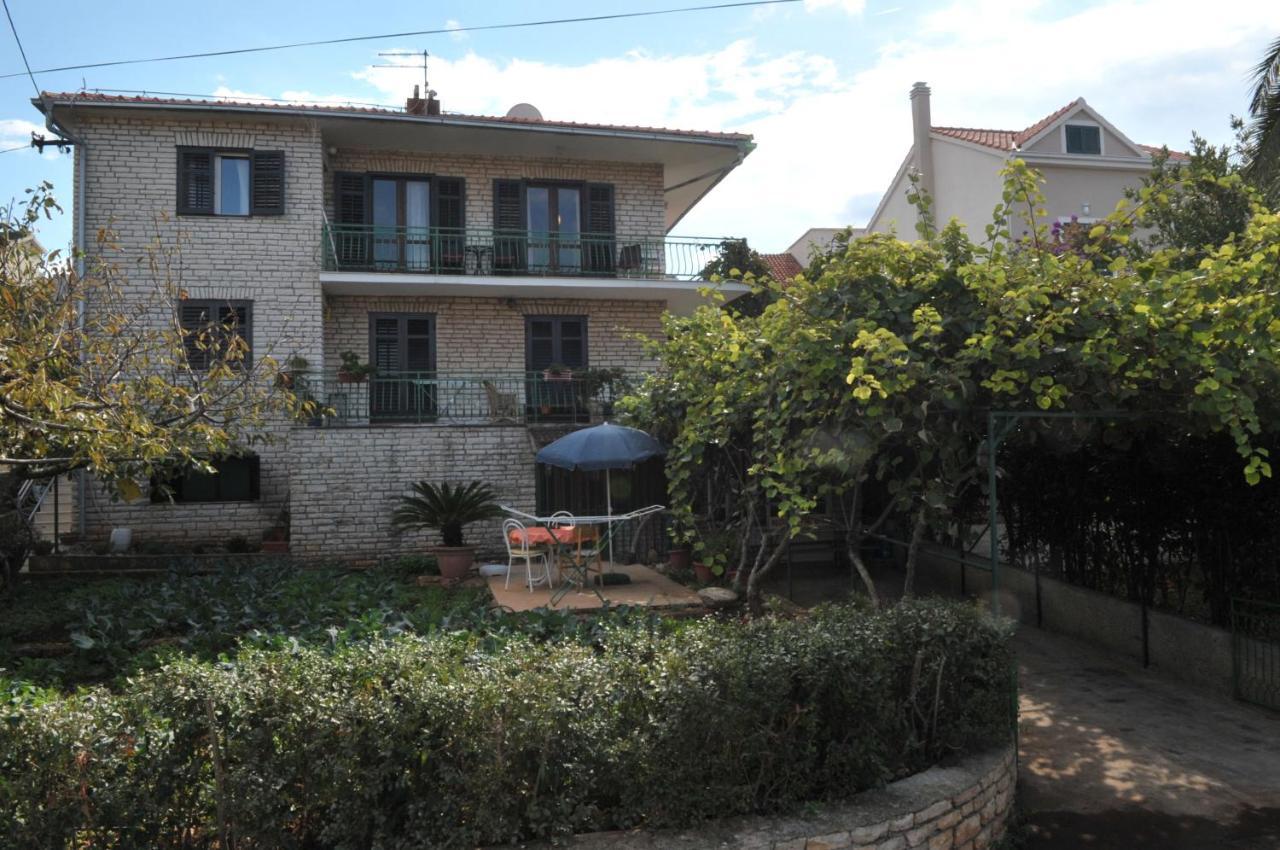 Apartments Valerija Supetar Ngoại thất bức ảnh