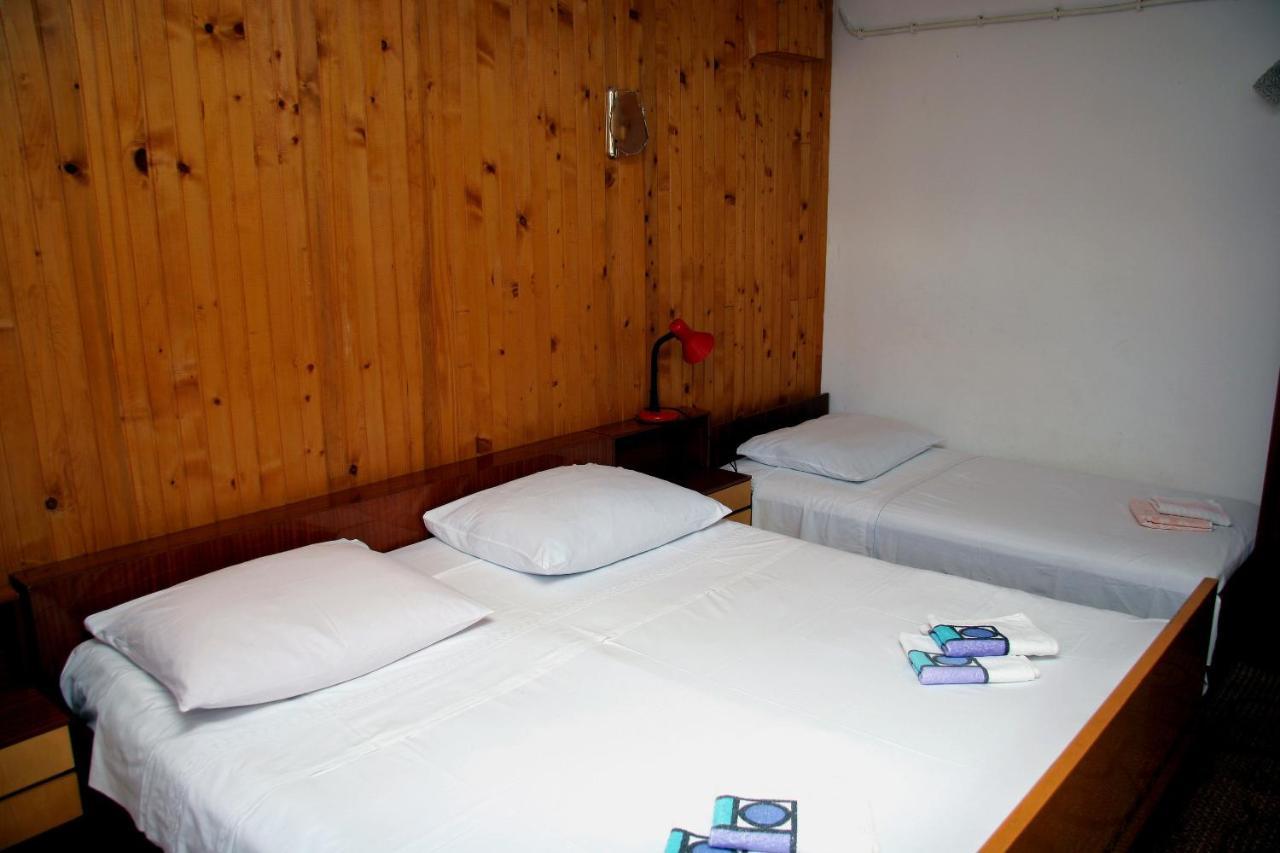 Apartments Valerija Supetar Ngoại thất bức ảnh