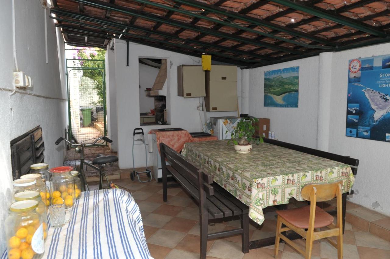 Apartments Valerija Supetar Ngoại thất bức ảnh