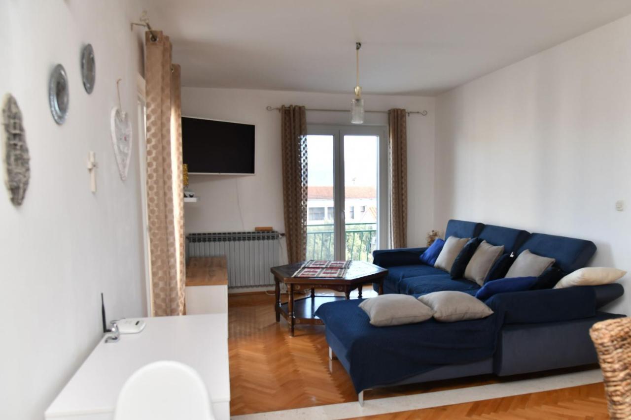 Apartments Valerija Supetar Ngoại thất bức ảnh