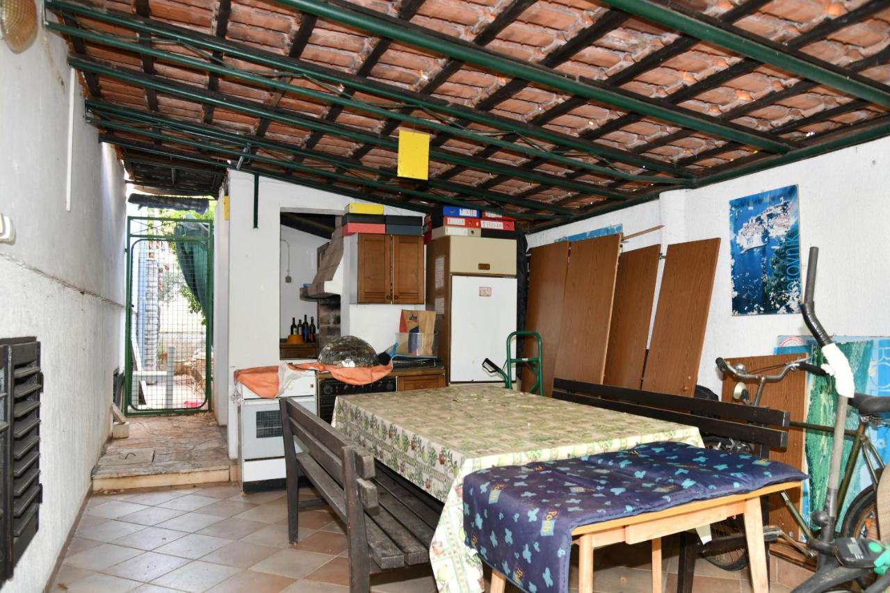 Apartments Valerija Supetar Ngoại thất bức ảnh