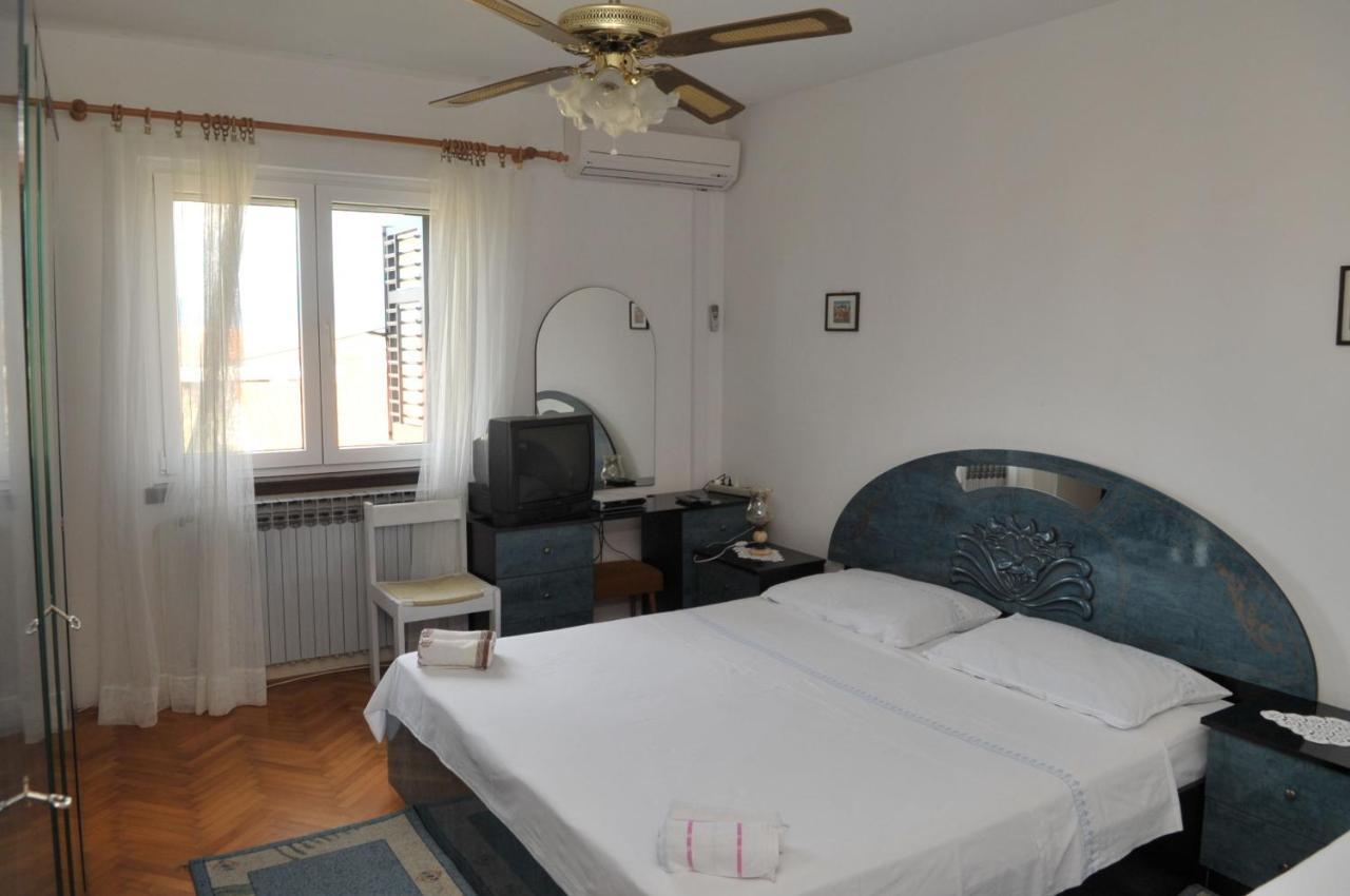Apartments Valerija Supetar Ngoại thất bức ảnh
