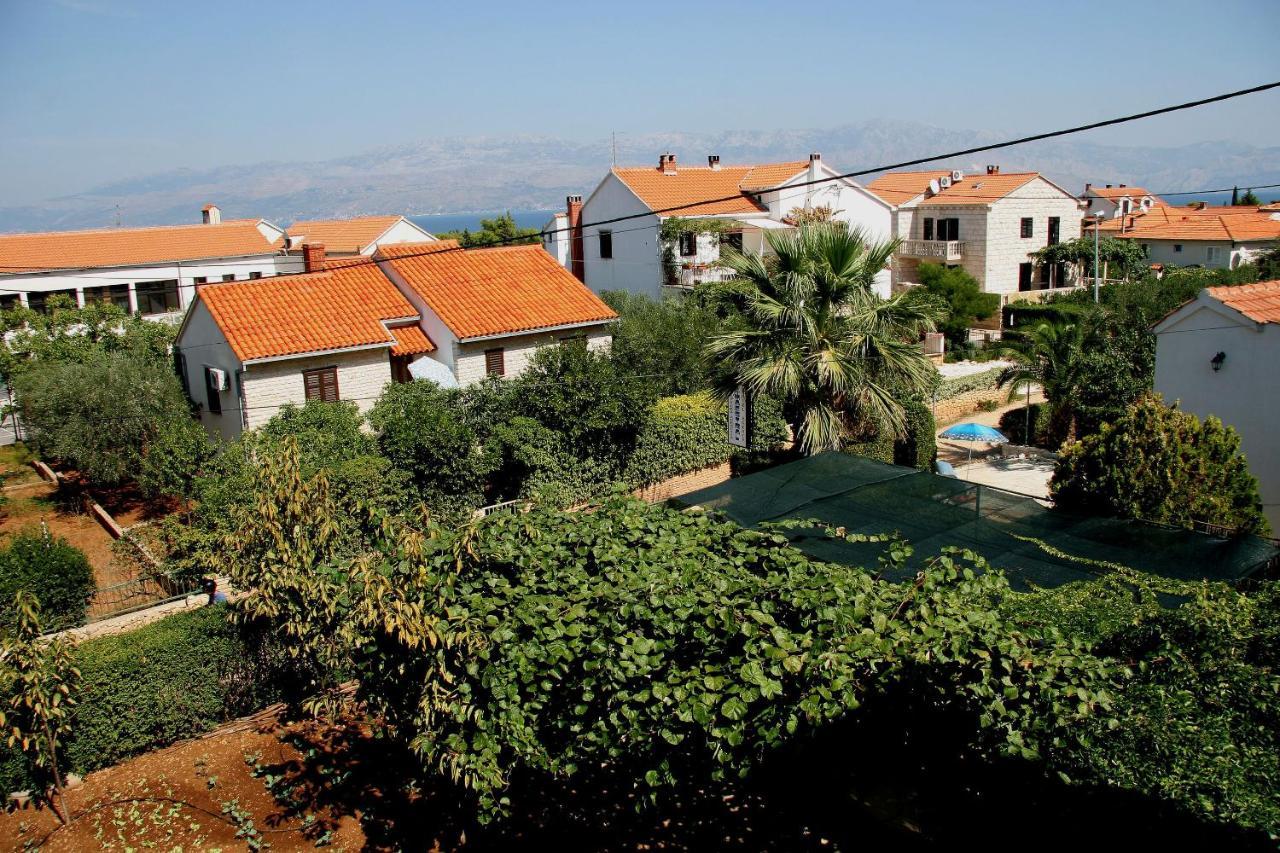 Apartments Valerija Supetar Ngoại thất bức ảnh